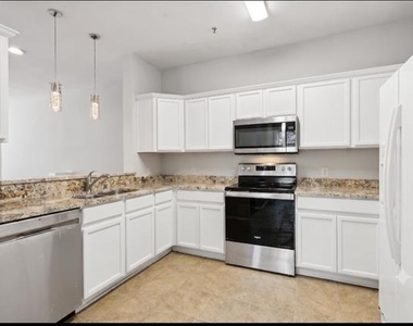 2316 Stoneleigh Place - Photo Thumbnail 5