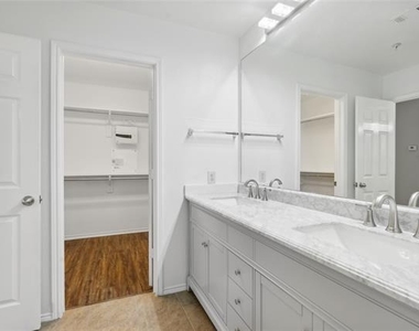 2316 Stoneleigh Place - Photo Thumbnail 12