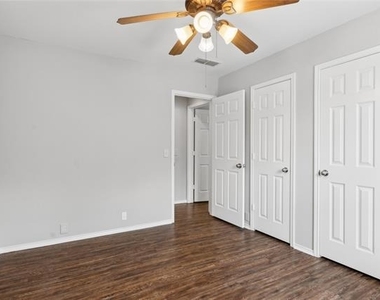2316 Stoneleigh Place - Photo Thumbnail 8