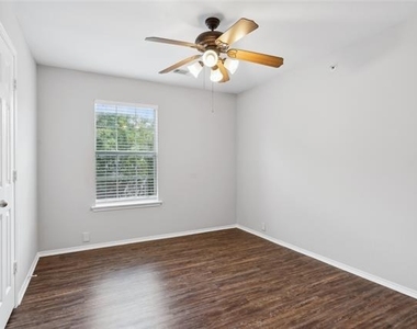2316 Stoneleigh Place - Photo Thumbnail 9