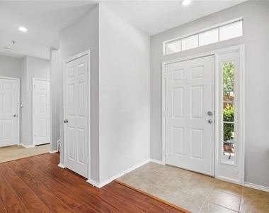 2316 Stoneleigh Place - Photo Thumbnail 3