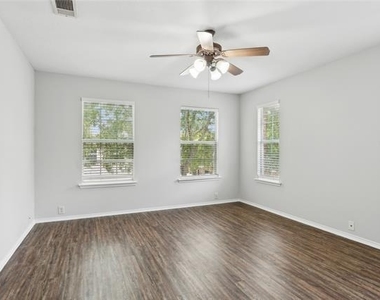 2316 Stoneleigh Place - Photo Thumbnail 15