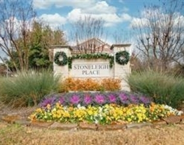 2316 Stoneleigh Place - Photo Thumbnail 18