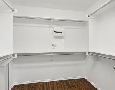 2316 Stoneleigh Place - Photo Thumbnail 14