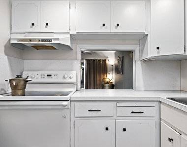 899 Se 2nd Avenue - Photo Thumbnail 3