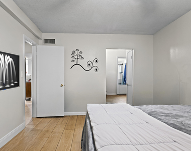899 Se 2nd Avenue - Photo Thumbnail 11
