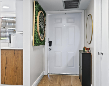 899 Se 2nd Avenue - Photo Thumbnail 1