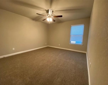 802 Rolling Terrace Circle - Photo Thumbnail 9