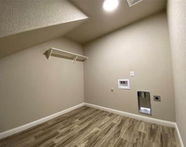 802 Rolling Terrace Circle - Photo Thumbnail 6