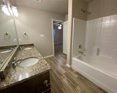 802 Rolling Terrace Circle - Photo Thumbnail 5