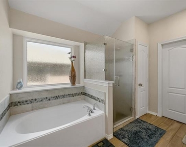 1905 Francis Court - Photo Thumbnail 18