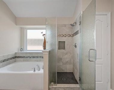 1905 Francis Court - Photo Thumbnail 19