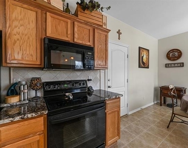 1905 Francis Court - Photo Thumbnail 10