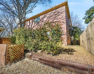 1905 Francis Court - Photo Thumbnail 22