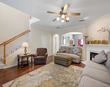 1905 Francis Court - Photo Thumbnail 4