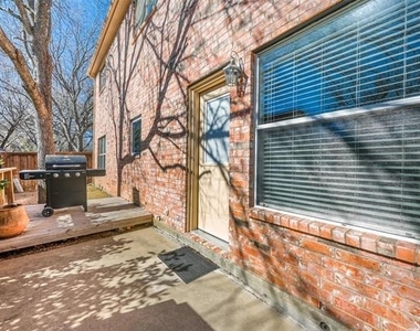 1905 Francis Court - Photo Thumbnail 20