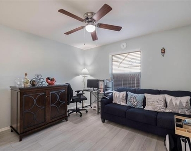 3405 Lauren Way - Photo Thumbnail 9