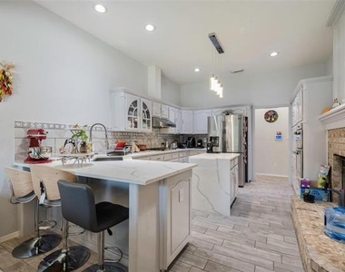 3405 Lauren Way - Photo Thumbnail 4