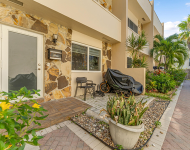 8956 Collins Avenue - Photo Thumbnail 8
