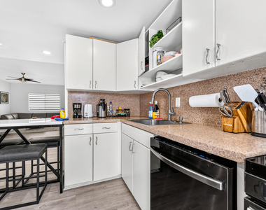 8956 Collins Avenue - Photo Thumbnail 18