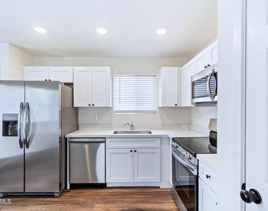 1106 E Papago Street - Photo Thumbnail 2