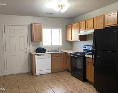 9950 W Lynx Drive - Photo Thumbnail 2