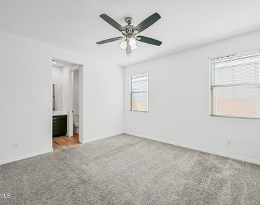 14049 W Desert Hollow Drive - Photo Thumbnail 17