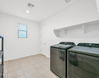 14049 W Desert Hollow Drive - Photo Thumbnail 38