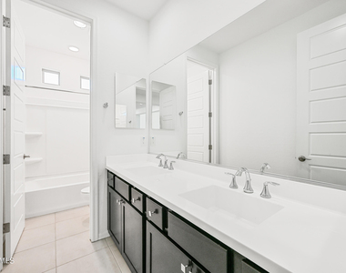 14049 W Desert Hollow Drive - Photo Thumbnail 37