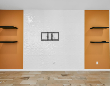 14049 W Desert Hollow Drive - Photo Thumbnail 4