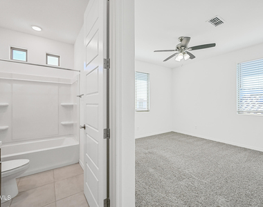 14049 W Desert Hollow Drive - Photo Thumbnail 34