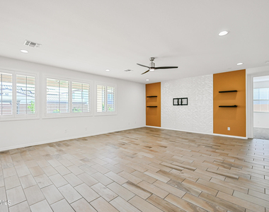 14049 W Desert Hollow Drive - Photo Thumbnail 3