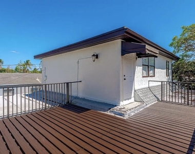 2447 Roosevelt Street - Photo Thumbnail 3