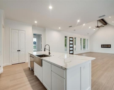 1203 Chapel Drive - Photo Thumbnail 6