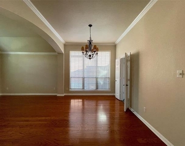 2902 Madison Drive - Photo Thumbnail 4