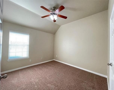2902 Madison Drive - Photo Thumbnail 20