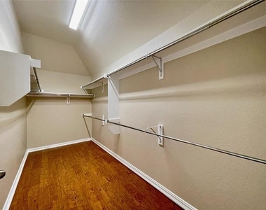 2902 Madison Drive - Photo Thumbnail 17