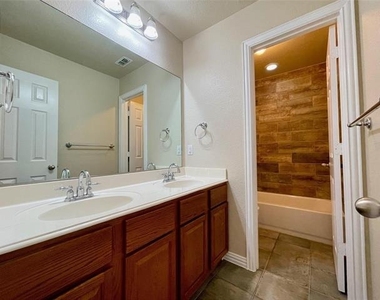 2902 Madison Drive - Photo Thumbnail 22