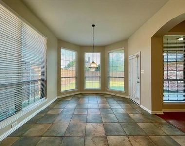 2902 Madison Drive - Photo Thumbnail 10