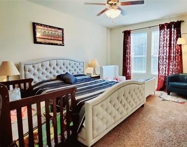 104 Rustic Oak Lane - Photo Thumbnail 14