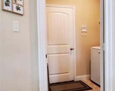 104 Rustic Oak Lane - Photo Thumbnail 9