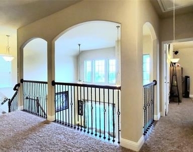 104 Rustic Oak Lane - Photo Thumbnail 23