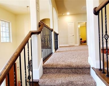 104 Rustic Oak Lane - Photo Thumbnail 32