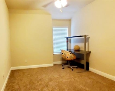 104 Rustic Oak Lane - Photo Thumbnail 26
