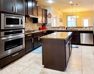104 Rustic Oak Lane - Photo Thumbnail 17