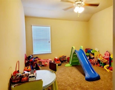 104 Rustic Oak Lane - Photo Thumbnail 27