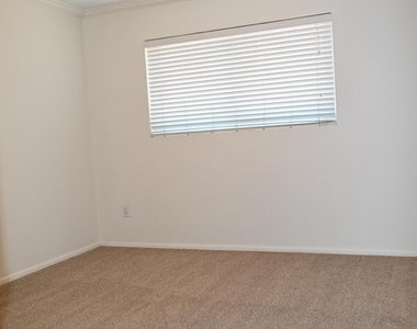 3626 N 80th Place - Photo Thumbnail 10