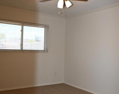 3626 N 80th Place - Photo Thumbnail 7