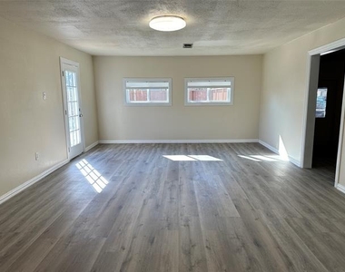 4706 Sachse Road - Photo Thumbnail 4