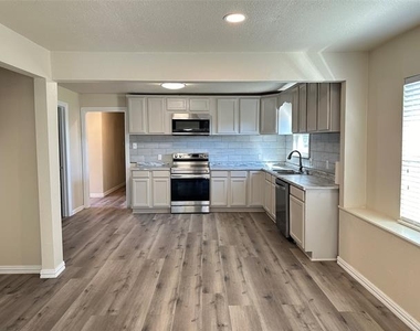 4706 Sachse Road - Photo Thumbnail 8